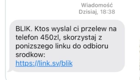 Na zdjęciu SMS informujący o przelewie bankowym.