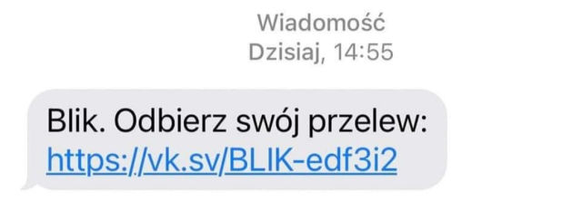 Na zdjęciu SMS informujący o przelewie bankowym.