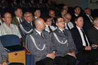 Zdjęcie przedstawia zebranych na akademii gości