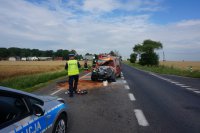policjant sporządza dokumentację na miejscu zdarzenia