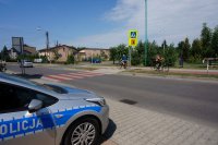 patrol drogówki w rejonie przejścia dla pieszych