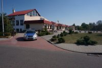 radiowóz przy jednym z gimnazjów