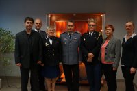 Komendant i zaproszeni goście w KPP