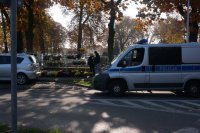 Policjanci przy cmentarzu na ul. Plebiscytowej