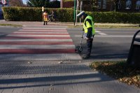 Policjant prowadzi pomiar
