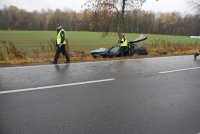 Służby ratunkowe pracują na miejscu wypadku
