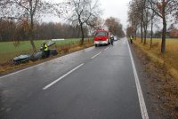 Policjanci i strażacy na miejscu wypadku