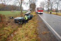 BMW w przydrożnym rowie