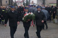 Hołd poległym oddają strażacy