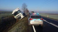 Ciężarówka w rowie