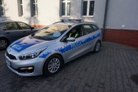 Nowy radiowóz przed komendą