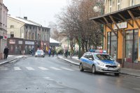 Policjanci na czele orszaku