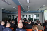 Policjanci i zaproszeni goście na naradzie