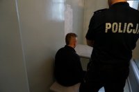 Jeden z zatrzymanych w policyjnym areszcie