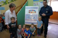Przedszkolaki z mundurowym