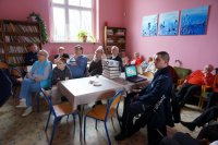 Członkowie Klubu Seniora na spotkaniu z policjantami