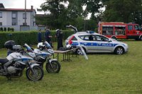 Policjanci prezentują swój sprzęt