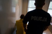 Zatrzymany włamywacz w policyjnym areszcie