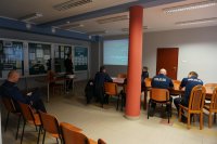 mł. bryg. Mrugała prowadzi szkolenie