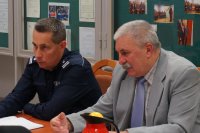 Zastępca komendanta mł. insp. Jacek Siwiaszczyk i Andrzej Nowak mediator