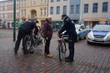 policjanci znakują rowery