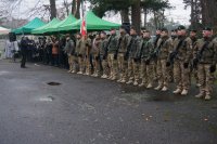 Kompania Honorowa przed rozpoczęciem mszy
