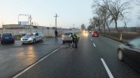Policjanci drogówki na miejscu wypadku