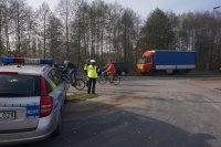 Policjanci w trakcie działań NURD na ulicy Oleskiej w Lublińcu