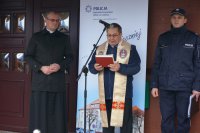 Kapelan święci radiowóz