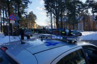 Wierni gromadzą się pod Kaplicą Wojskową