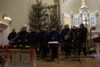 Muzycy kłaniają się słuchaczom