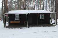 Domek, w którym uszkodzone zostało okno