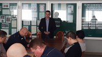 młi. insp. Krzysztof Kazek szkoli funkcjonariuszy z zakresu przestępstw z nienawiści