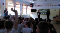 Dzielnicowy i funkcjonariusz SOK-u na pogadance