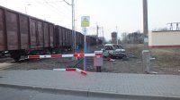 Rozbite rogatki na przejeździe