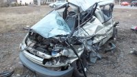 Samochód rozbity przez pociąg