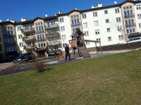 Kontrola jednego z placów zabaw na terenie powiatu