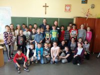 Policjanci z młodzieżą
