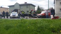 Policjanci pracują na miejscu wypadku