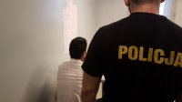 Zatrzymany włamywacz w policyjnym areszcie