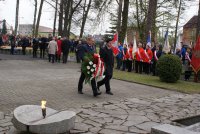 Kwiaty składa Poseł na Sejm RP