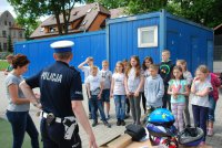 Mundurowi przypominają o zasadach bezpieczeństwa na drodze