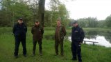 Policjanci i Straż Leśna podczas wspólnego patrolu