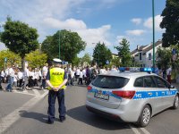Przemarsz procesji ulicami miasta