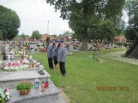Złożenie kwiatów pod pomnikiem poległych policjantów