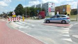 Policyjny radiowóz w rejonie robót na ul. św. Anny