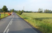Policjanci wykonują czynności na miejscu wypadku