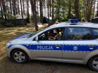 Dzieci &quot;zwiedzają&quot; radiowóz