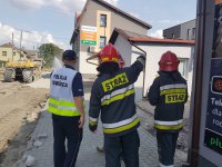 Policjanci i strażacy na miejscu zdarzenia