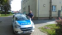 Dzielnicowy pod szkołą